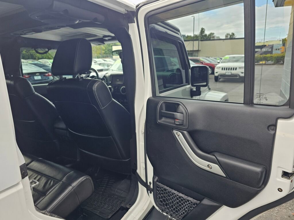 Used 2012 Jeep Wrangler Unlimited Sahara w/ Dual Top Group AWD/4WD image 15