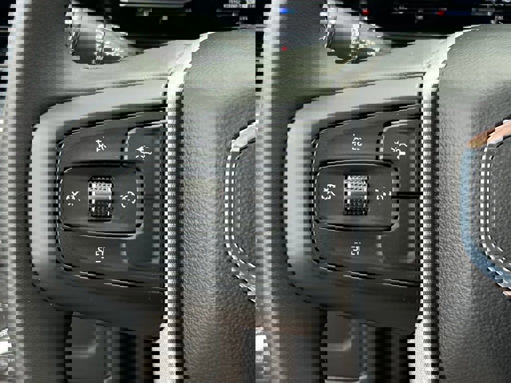 Used 2024 GMC Yukon SLT image 16