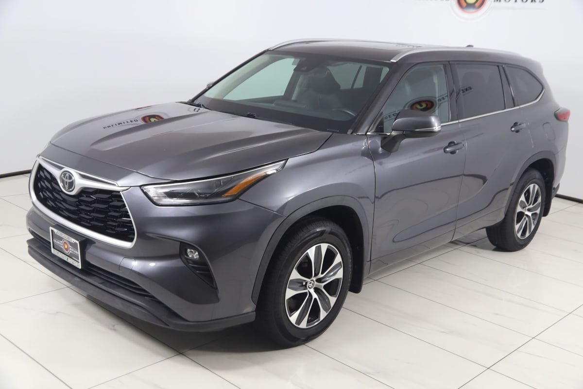 Used 2021 Toyota Highlander XLE AWD/4WD image 22