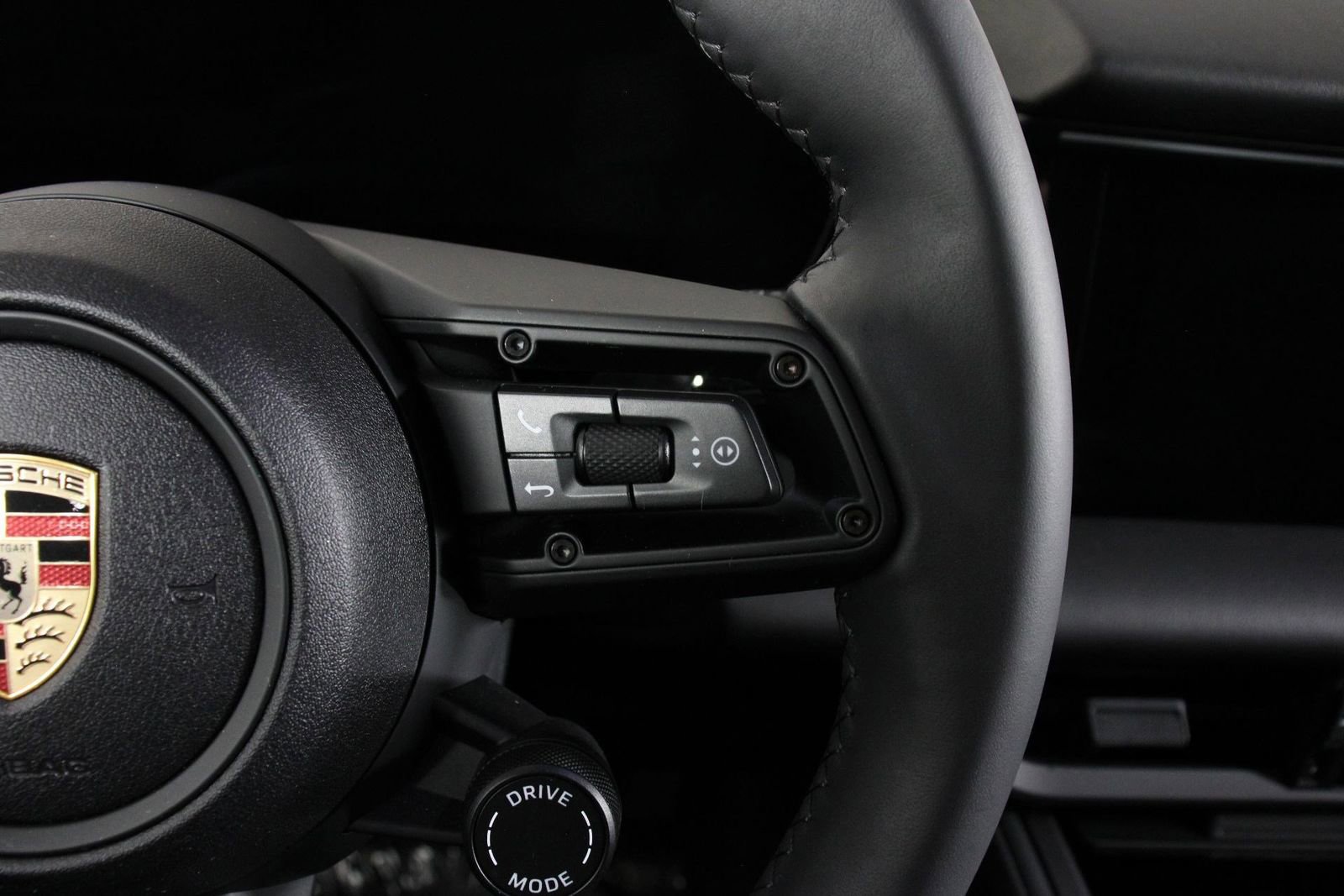 Certified 2025 Porsche Macan Electric RWD image 15