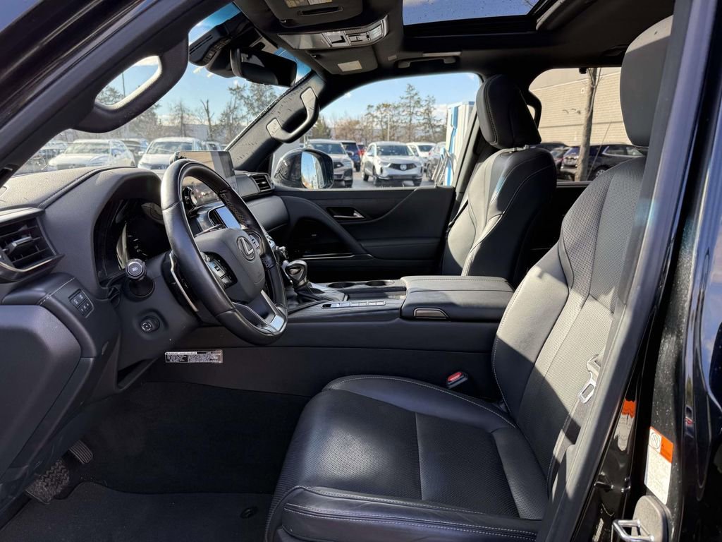 Used 2023 Lexus LX 600 4WD w/ Appearance Package image 14