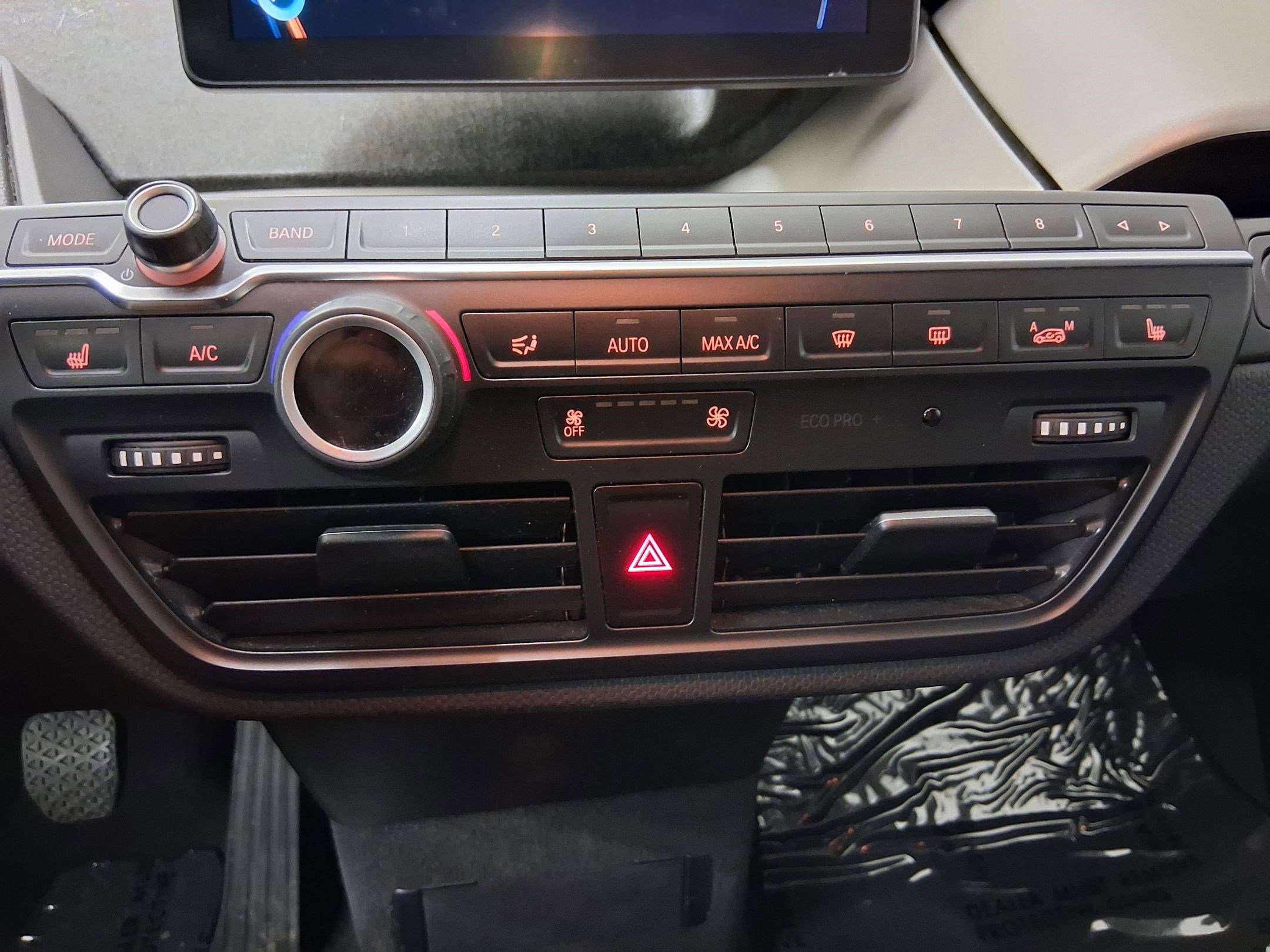 Used 2016 BMW i3 4dr HB w/Range Extender image 26