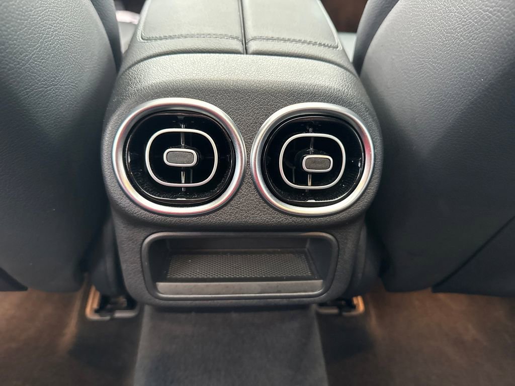 Used 2025 Mercedes-Benz GLC 300 4MATIC image 17