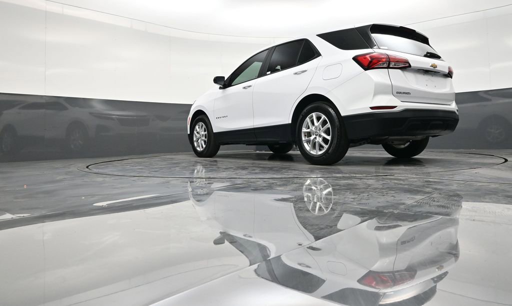 Used 2023 Chevrolet Equinox LS image 23