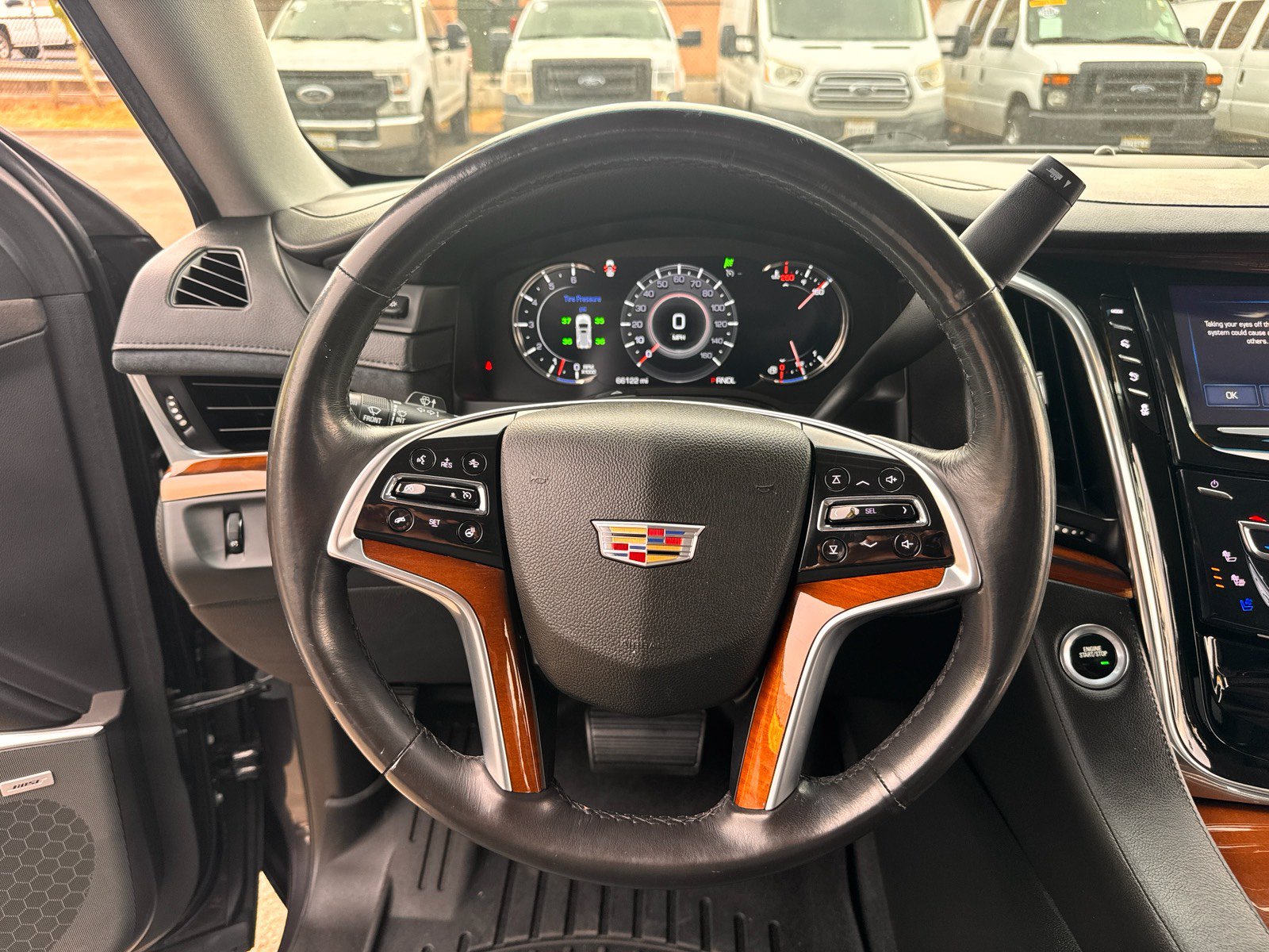 Used 2018 Cadillac Escalade ESV Luxury AWD/4WD image 17