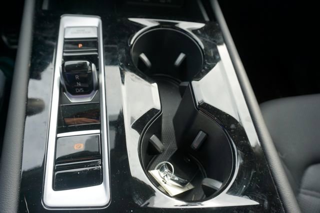 Used 2025 Volkswagen Atlas Peak Edition SE image 21