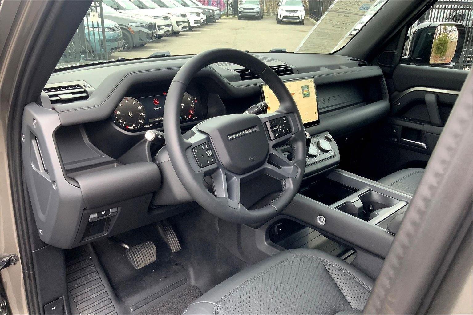 Used 2025 Land Rover Defender 110 X-Dynamic SE image 17