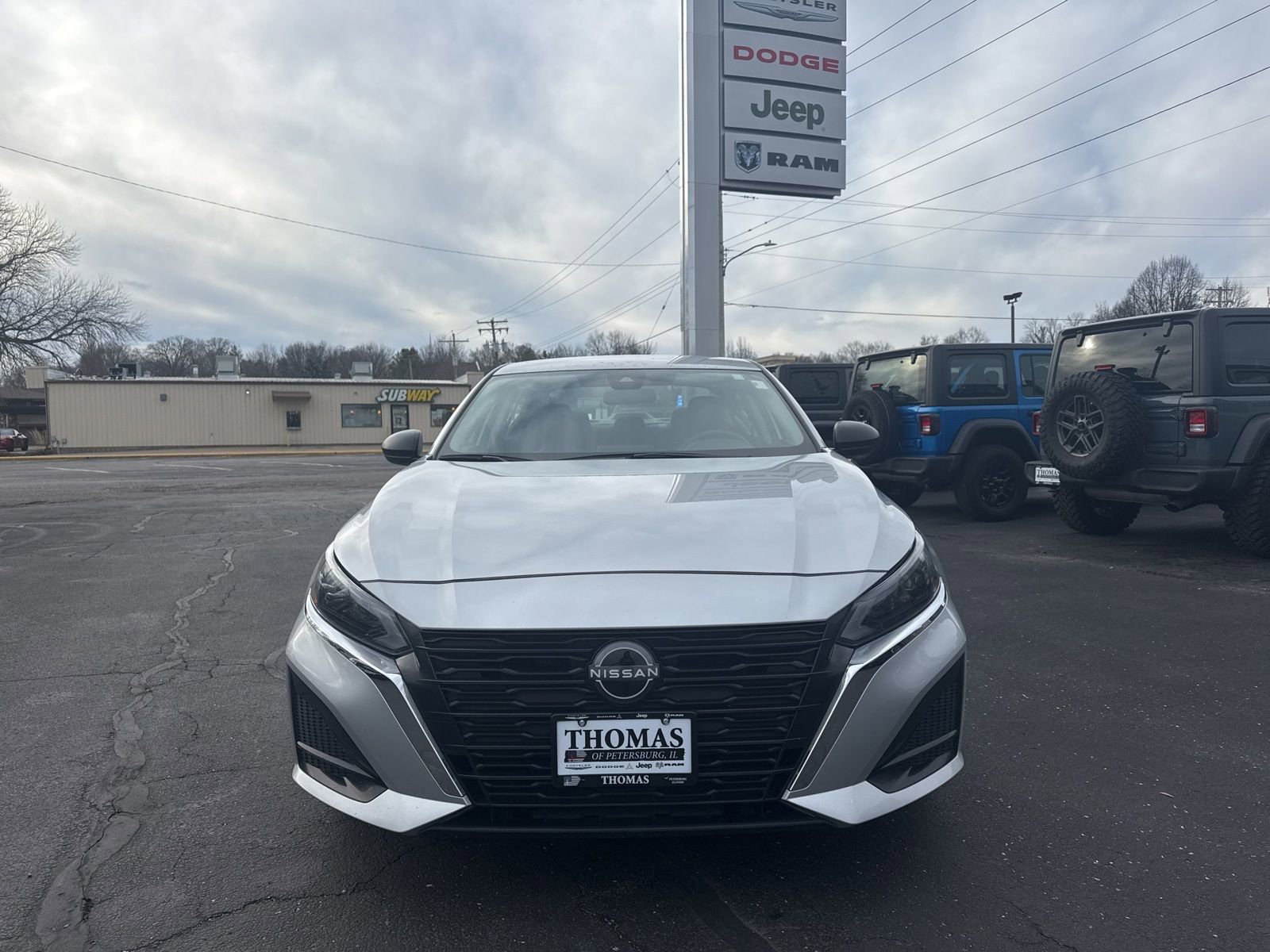 Used 2024 Nissan Altima 2.5 SV image 2