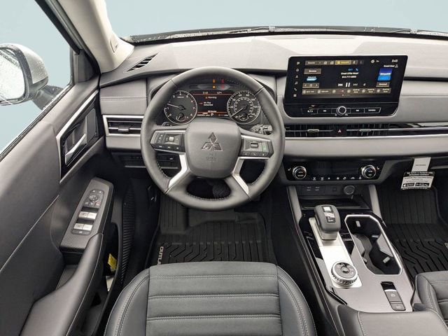 New 2026 Mitsubishi Outlander SE FWD image 15