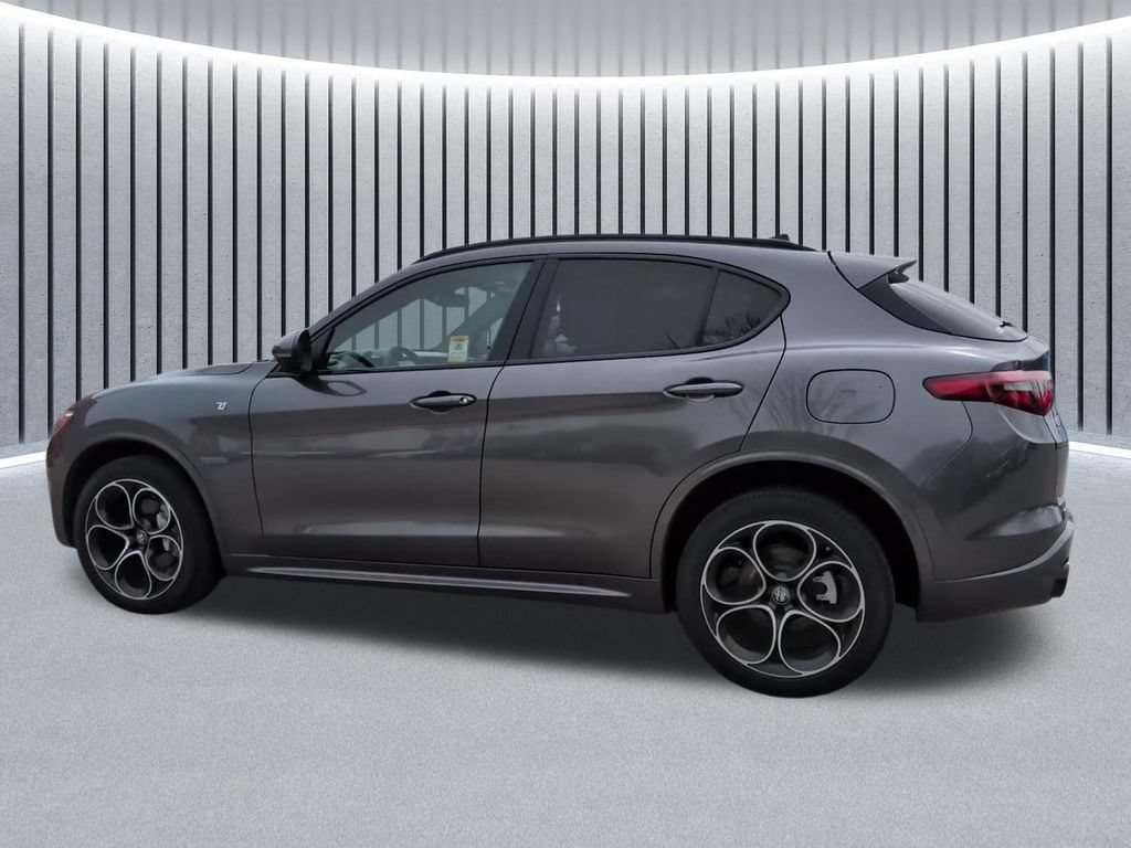 Used 2023 Alfa Romeo Stelvio Ti w/ Active Assist Plus Package AWD/4WD image 13