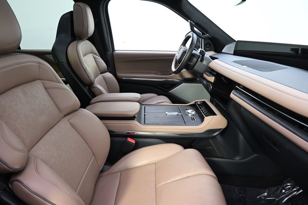 New 2026 Lincoln Navigator L Black Label AWD/4WD image 16