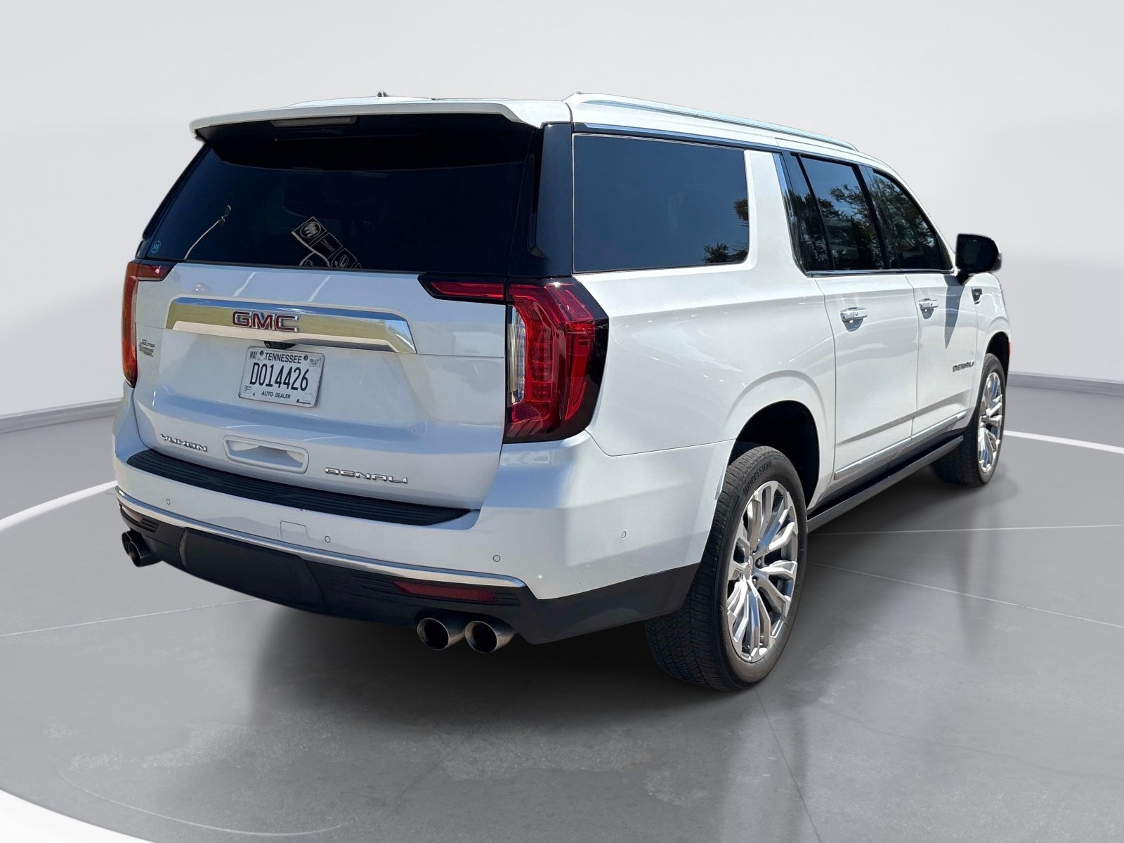 Used 2024 GMC Yukon XL Denali w/ Advanced Technology Package AWD/4WD image 6