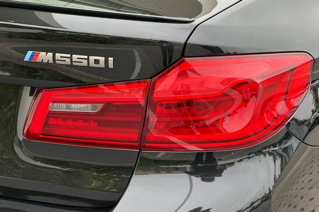 Used 2018 BMW M550i xDrive AWD/4WD image 33