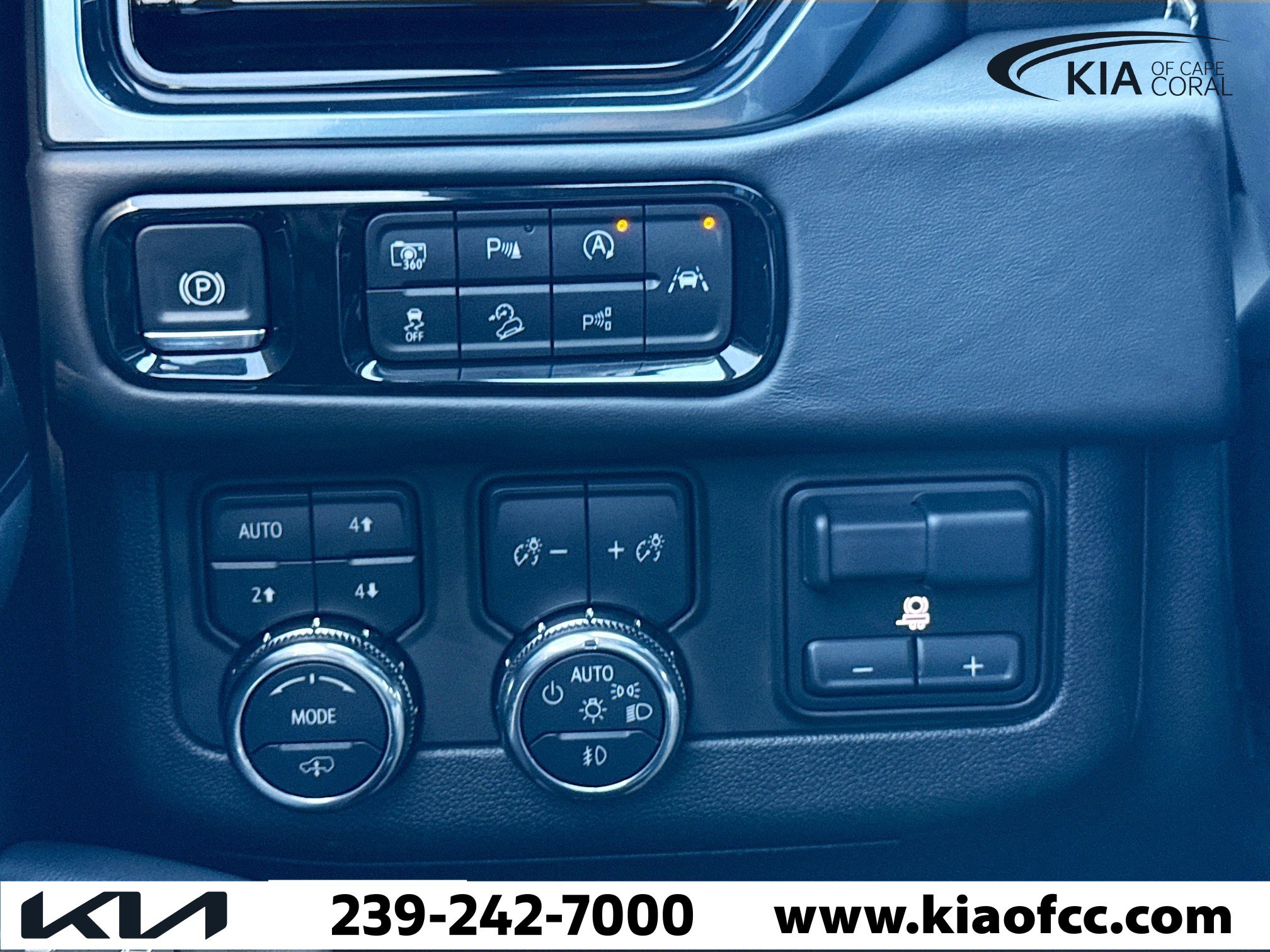 Used 2025 GMC Yukon AT4 Ultimate image 36