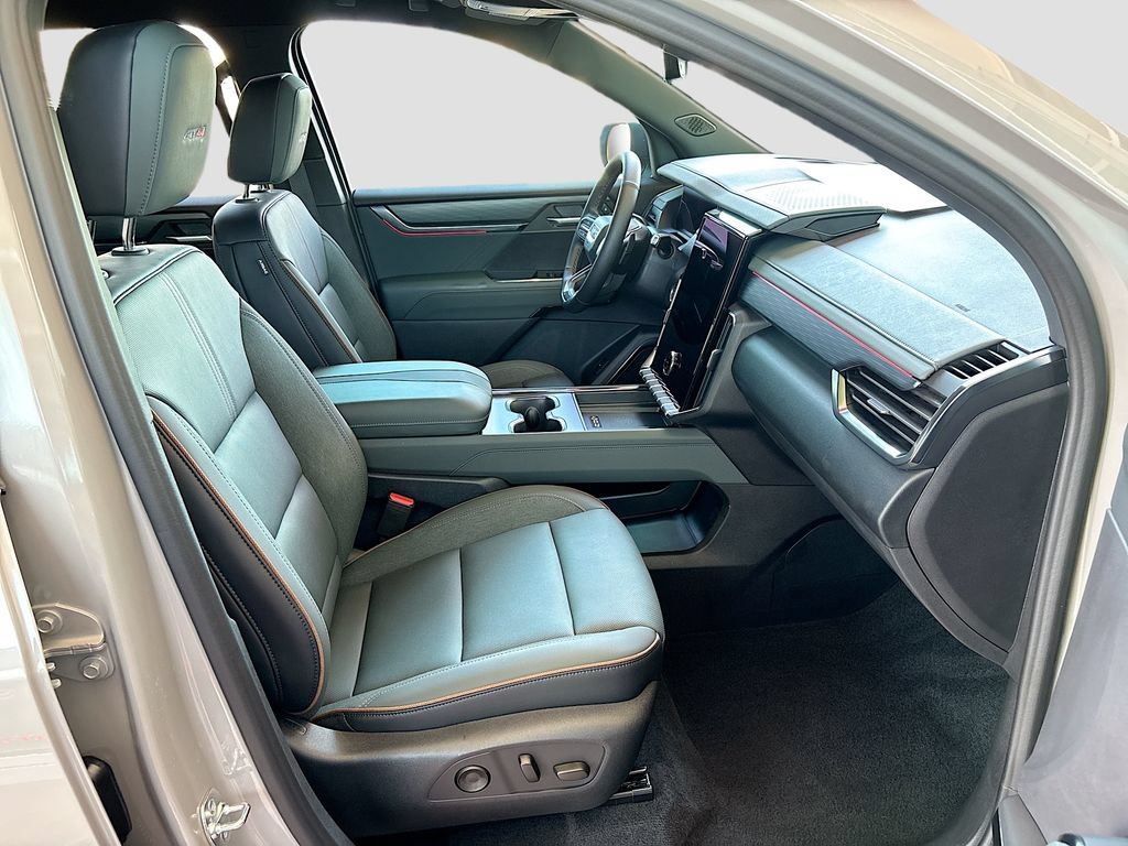 Used 2026 GMC Acadia AT4 w/ Luxury Package AWD/4WD image 19
