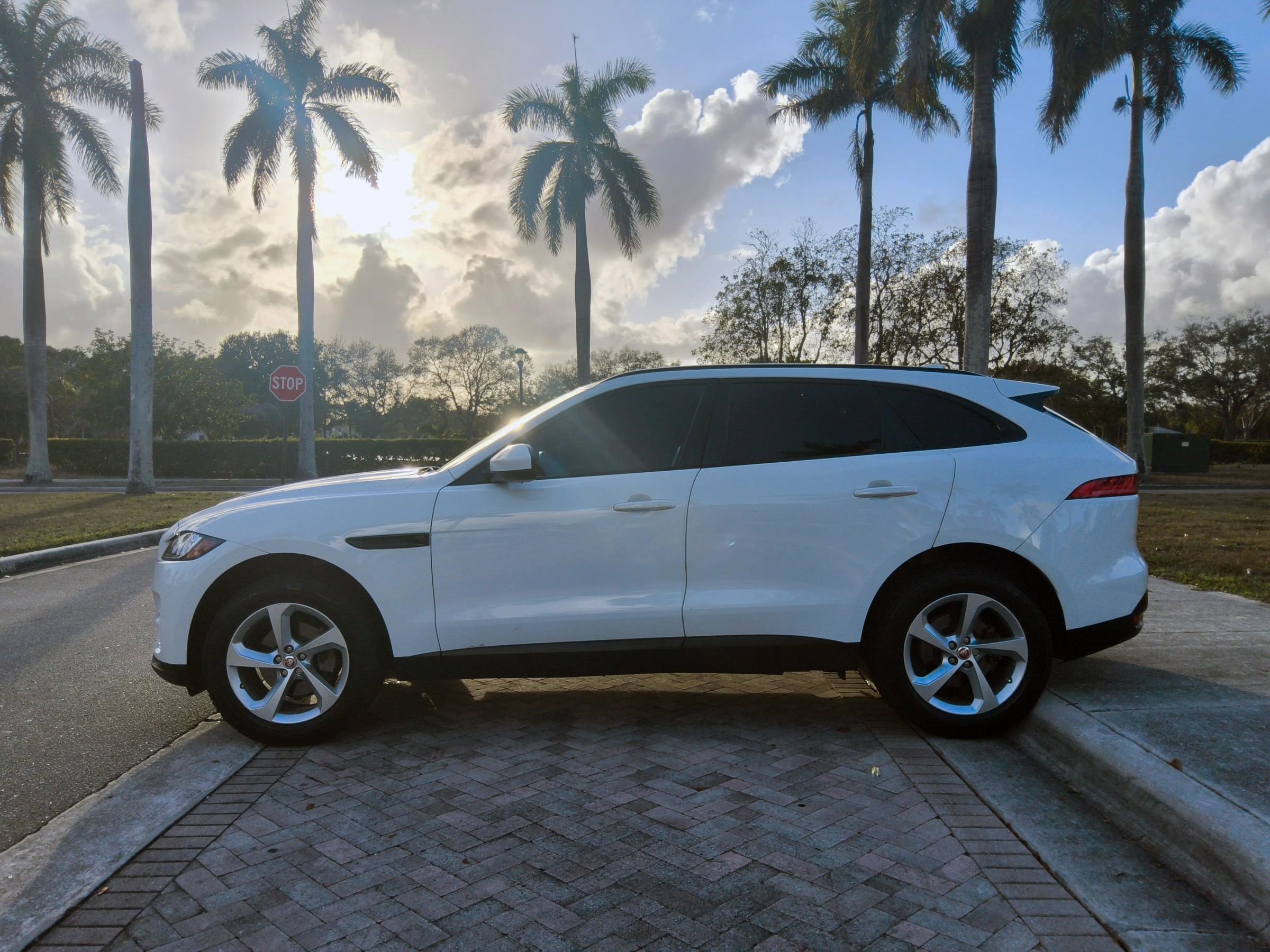 Used 2019 Jaguar F-PACE Premium image 15