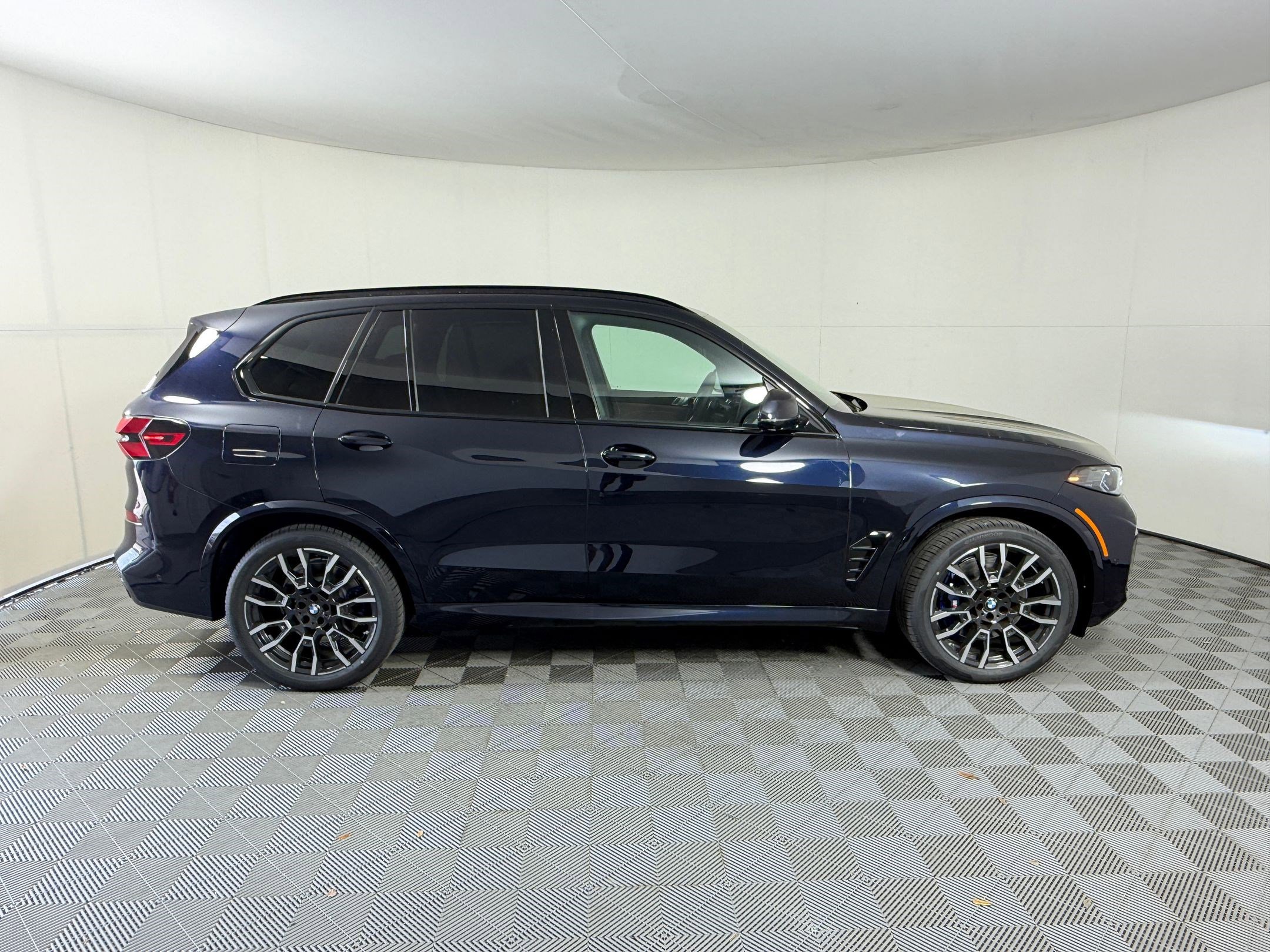 New 2026 BMW X5 xDrive50e w/ Executive Package image 8