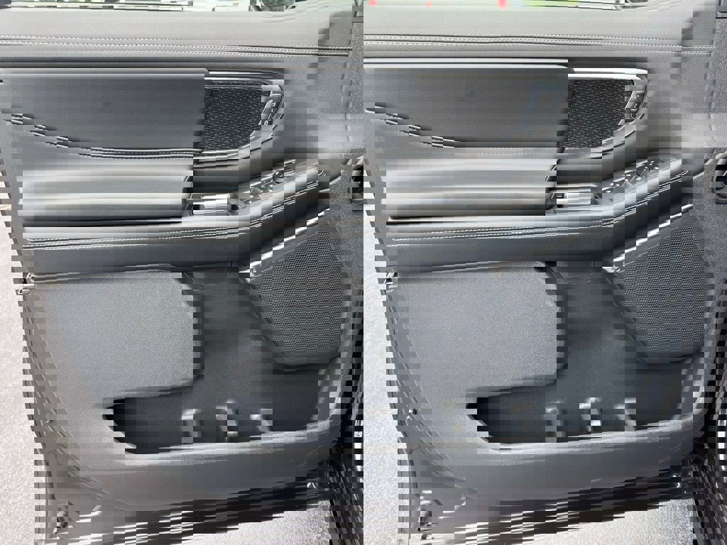 New 2025 Ford Expedition Platinum w/ Stealth Performance Package image 23