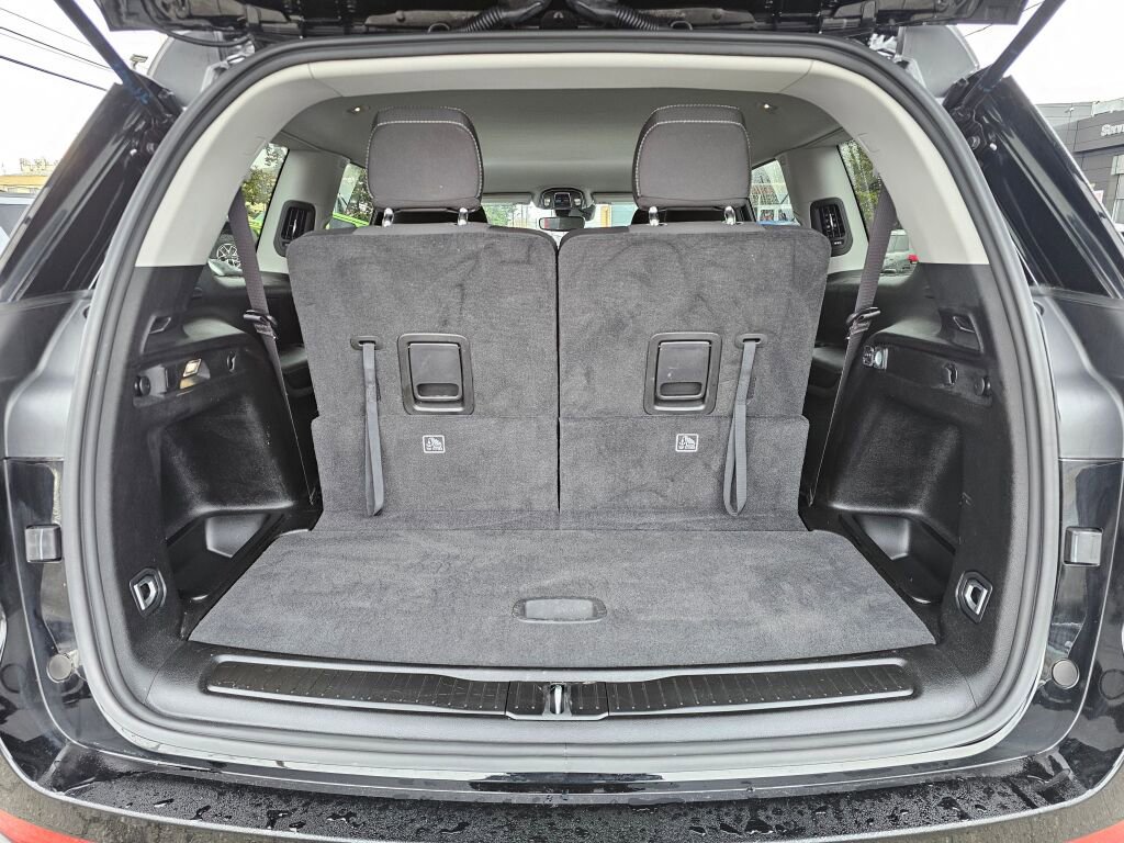 Used 2023 Jeep Grand Cherokee L Laredo image 17