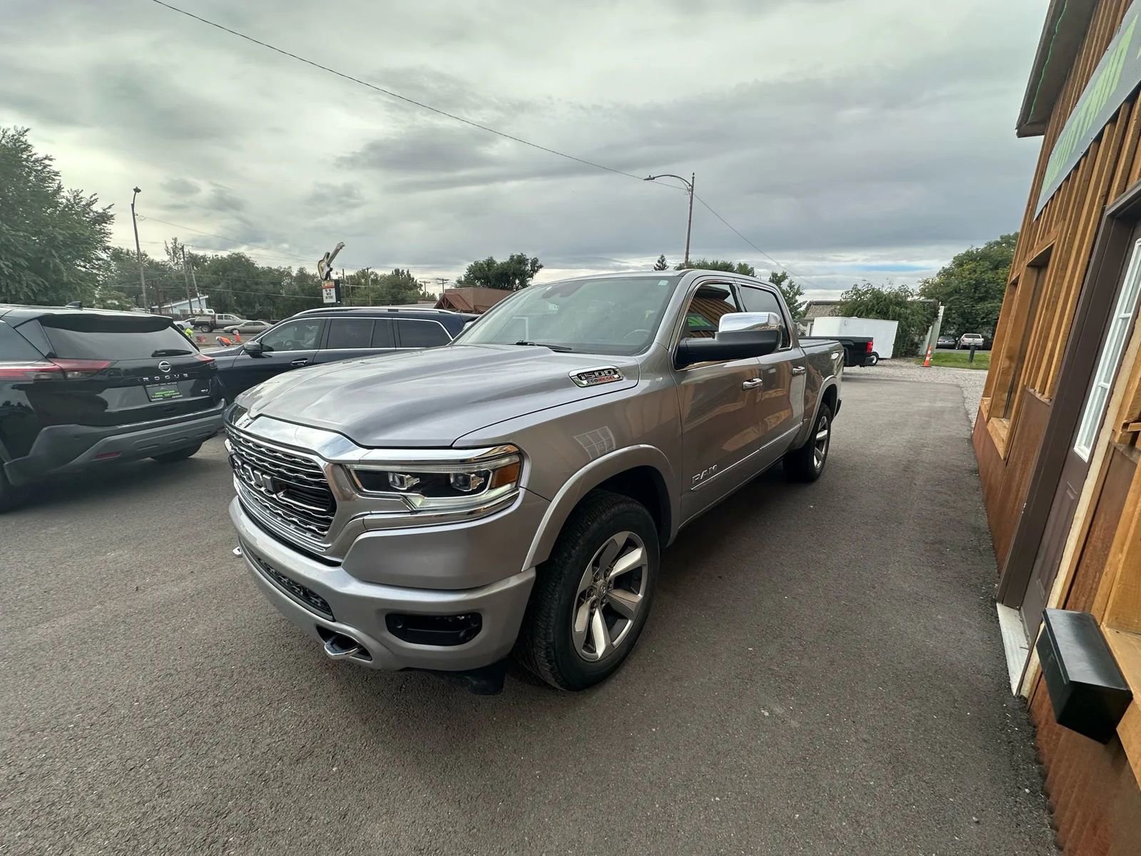 Used 2022 RAM 1500 Limited w/ Body Color Bumper Group image 3