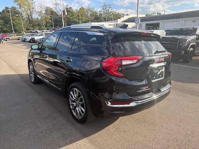 Used 2024 GMC Terrain Denali w/ Denali Premium Package AWD/4WD image 3