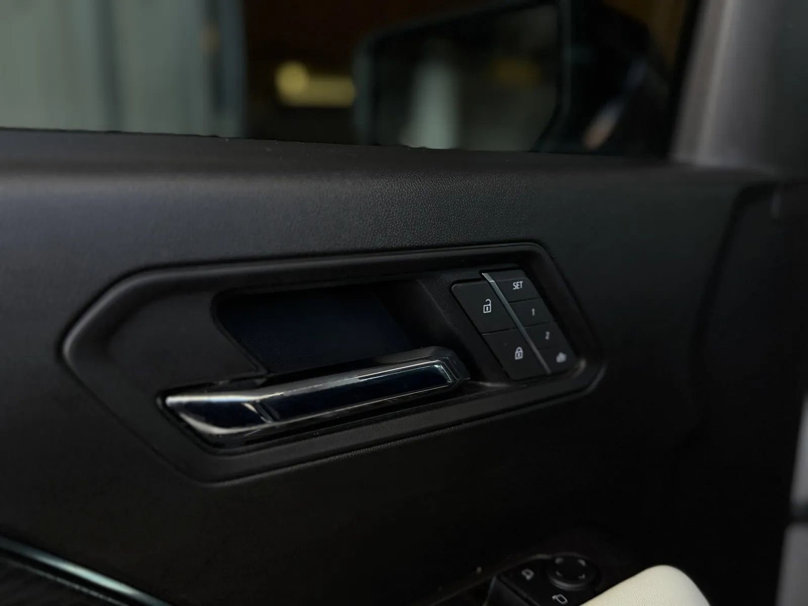 Used 2025 GMC Canyon AT4 w/ AT4X Package image 26