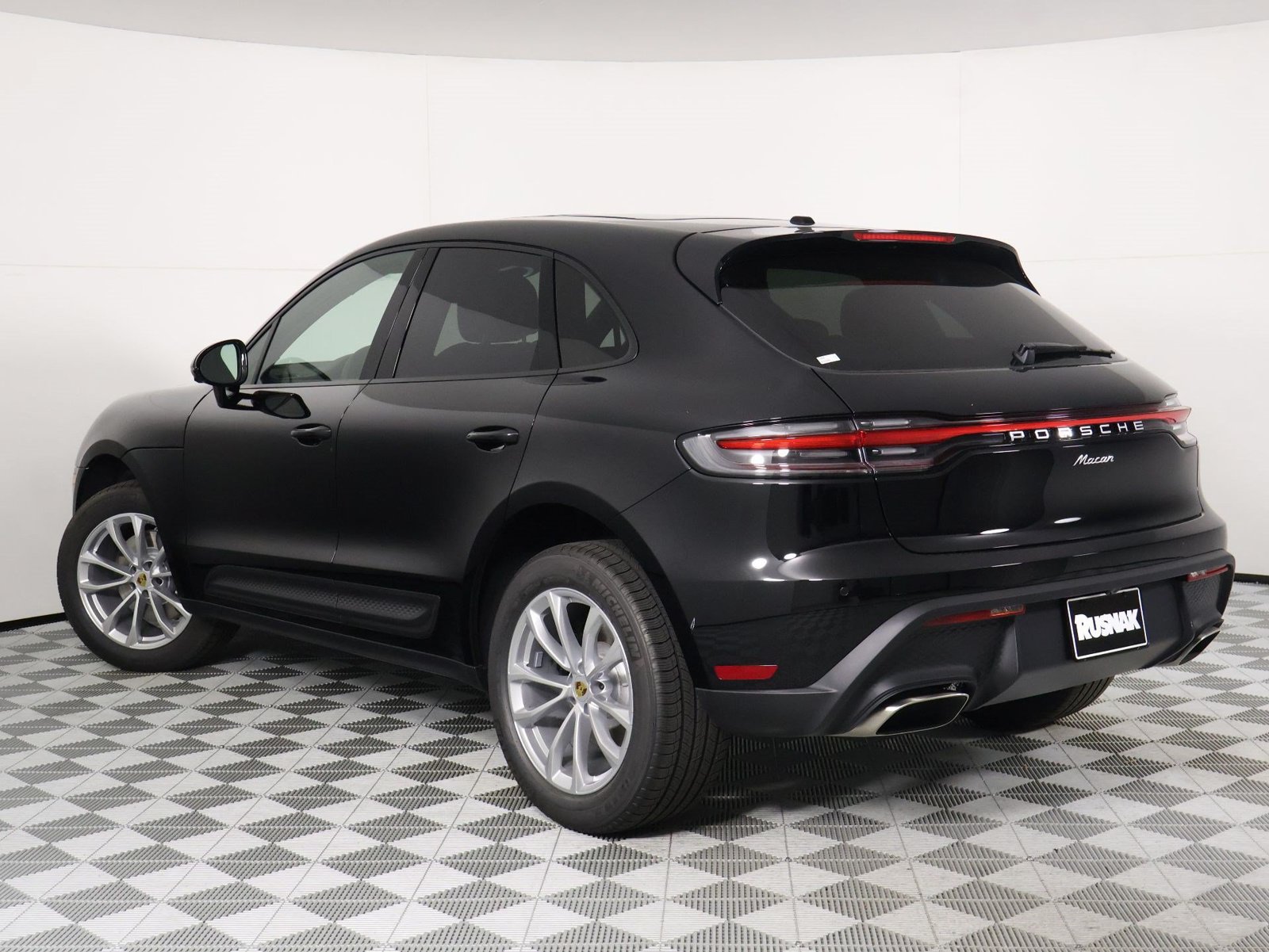 New 2026 Porsche Macan AWD/4WD image 3