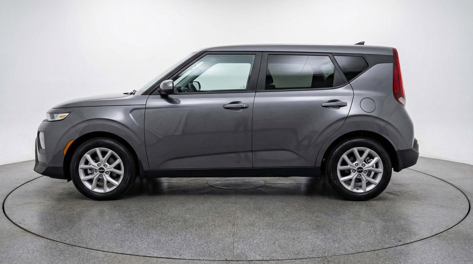 Used 2025 Kia Soul LX w/ LX Technology Package FWD image 5