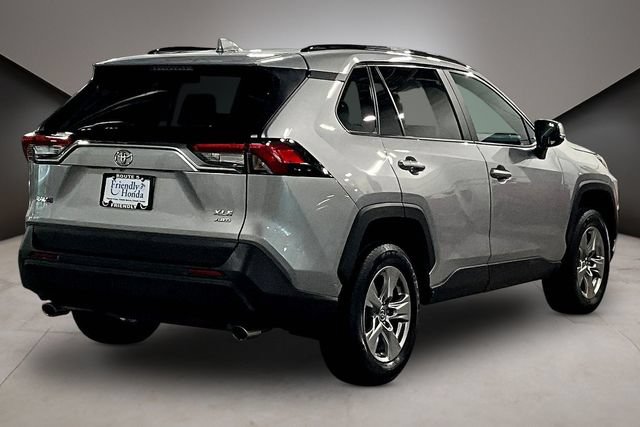 Used 2022 Toyota RAV4 XLE AWD/4WD image 6
