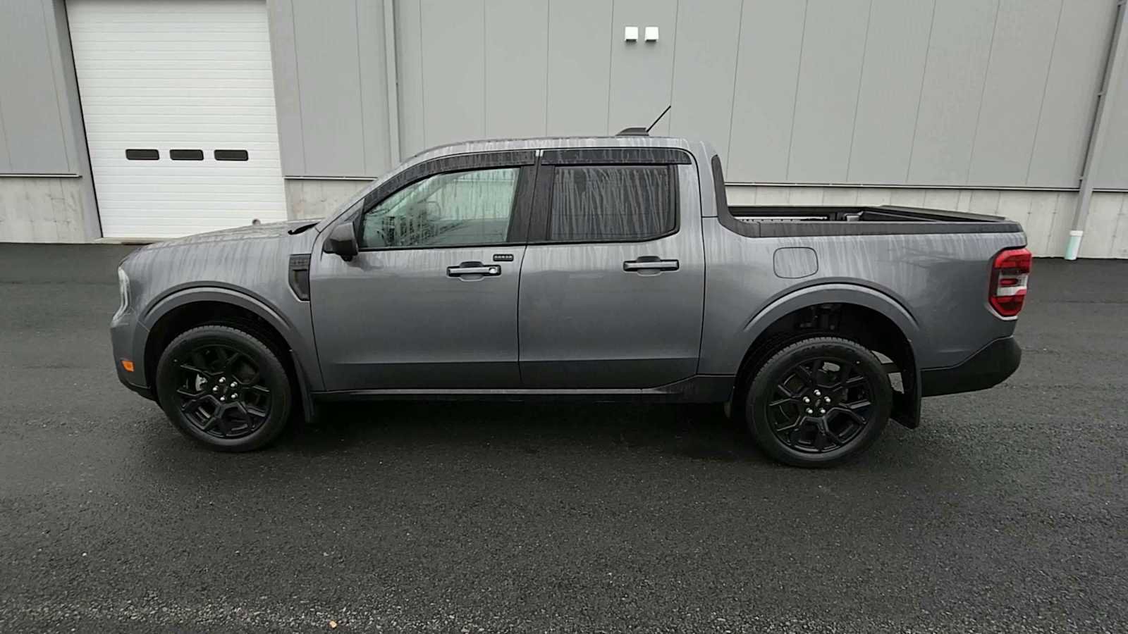 Used 2025 Ford Maverick Lariat w/ Black Appearance Package image 5