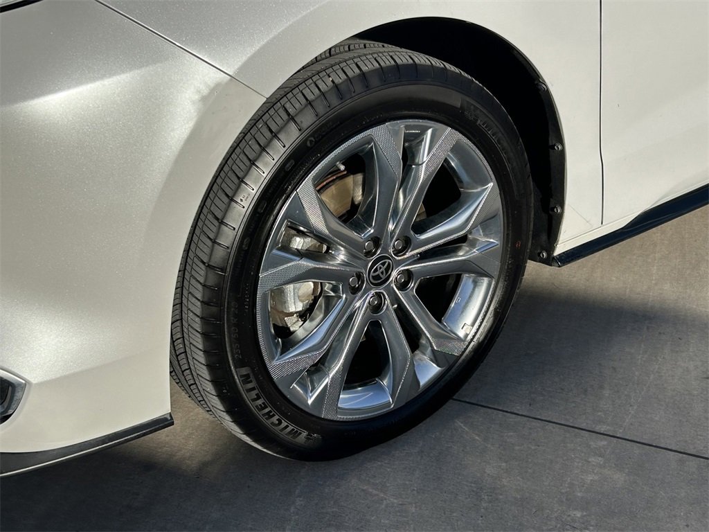 Used 2023 Toyota Sienna Platinum image 9