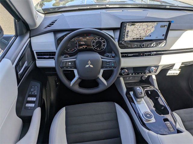 New 2025 Mitsubishi Outlander SE image 29