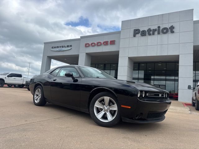 Used 2023 Dodge Challenger SXT RWD image 1