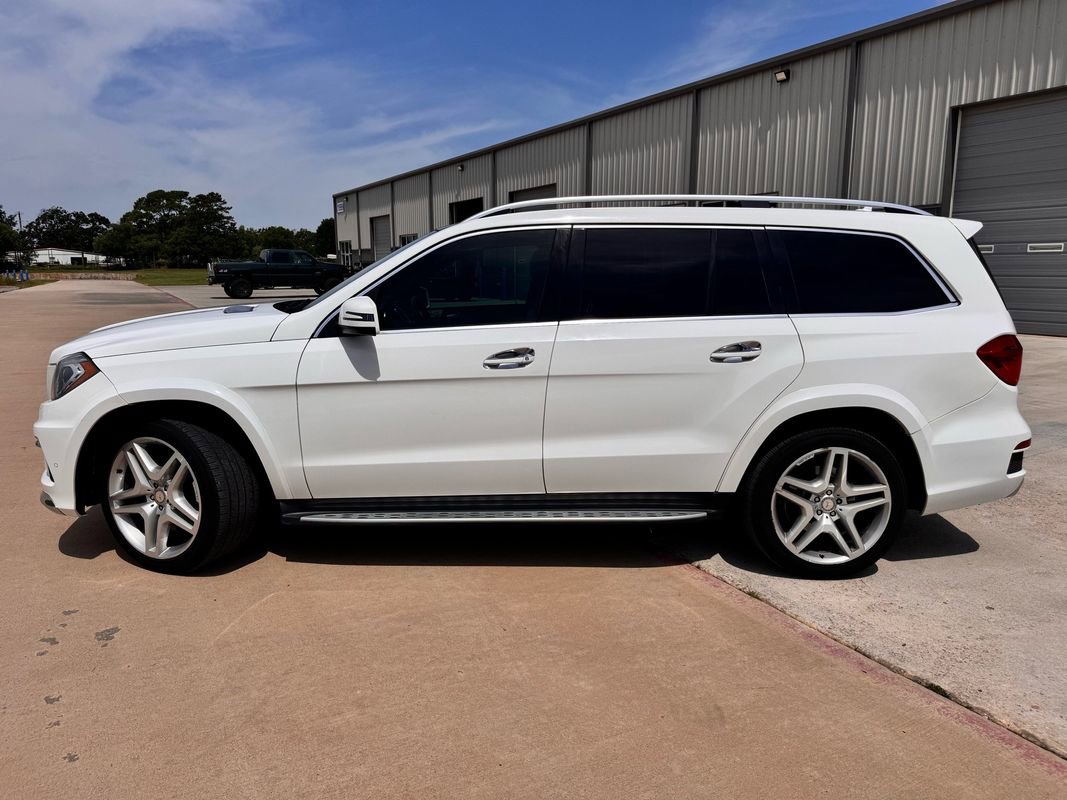 Used 2016 Mercedes-Benz GL 550 4MATIC image 3