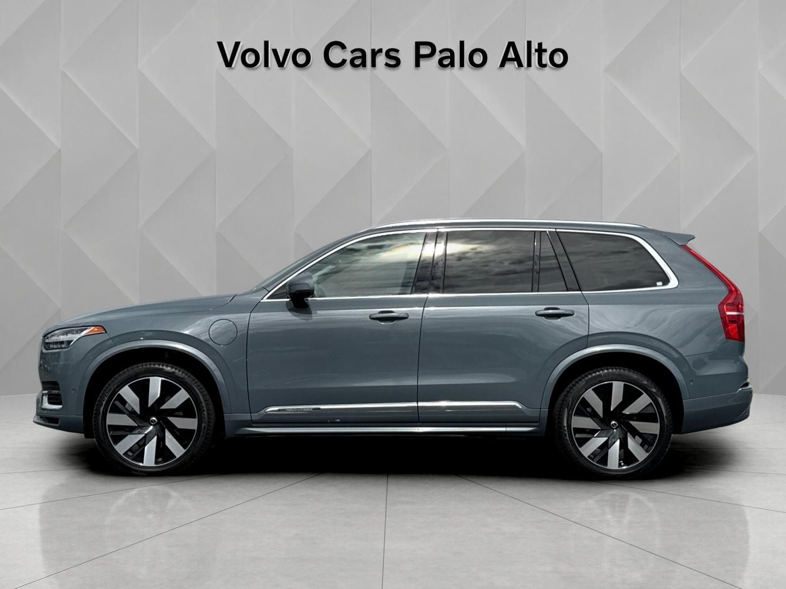 Certified 2023 Volvo XC90 T8 Ultimate w/ Lounge Package AWD/4WD image 7