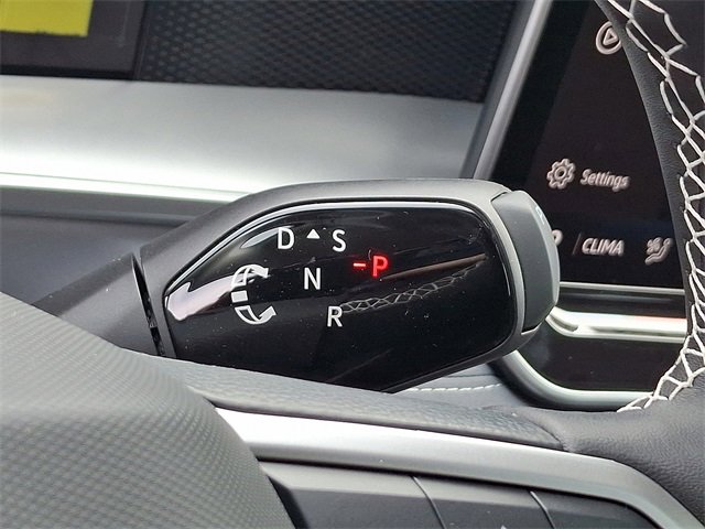 New 2025 Volkswagen Tiguan SE image 17