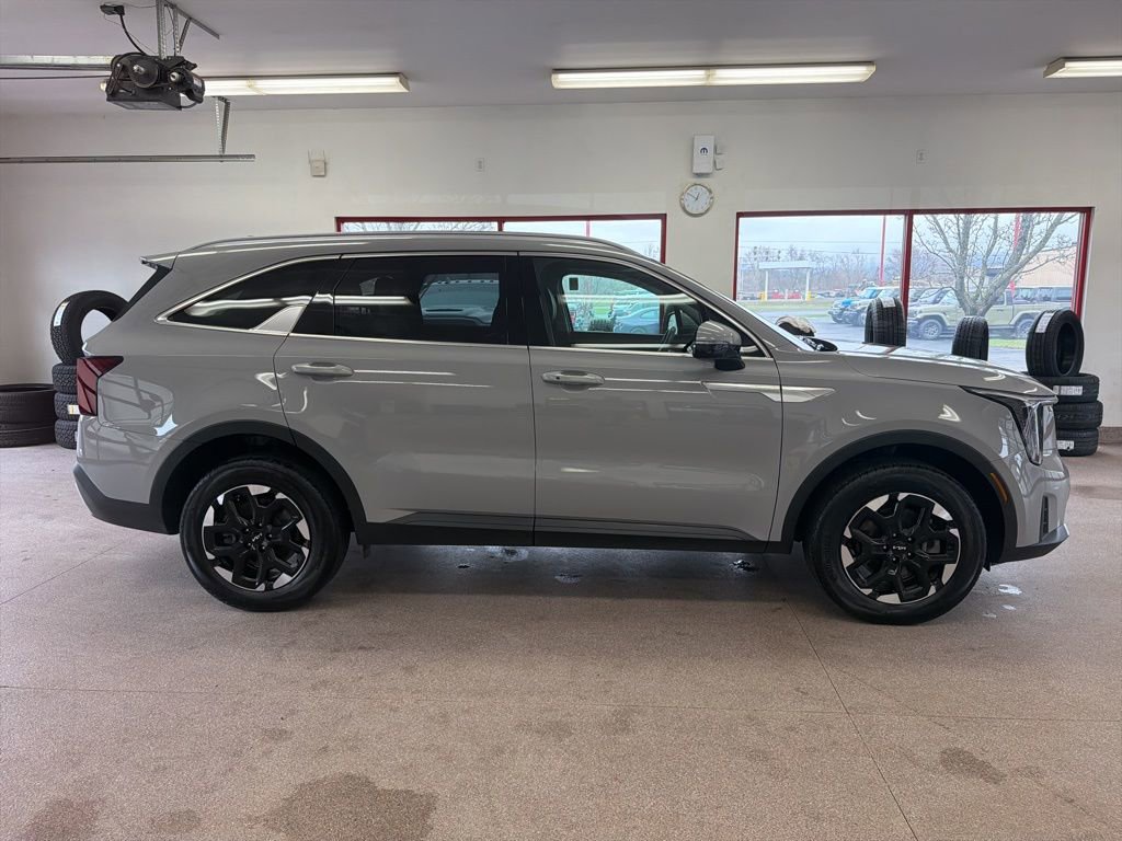 Used 2025 Kia Sorento S w/ Panoramic Sunroof Package image 32