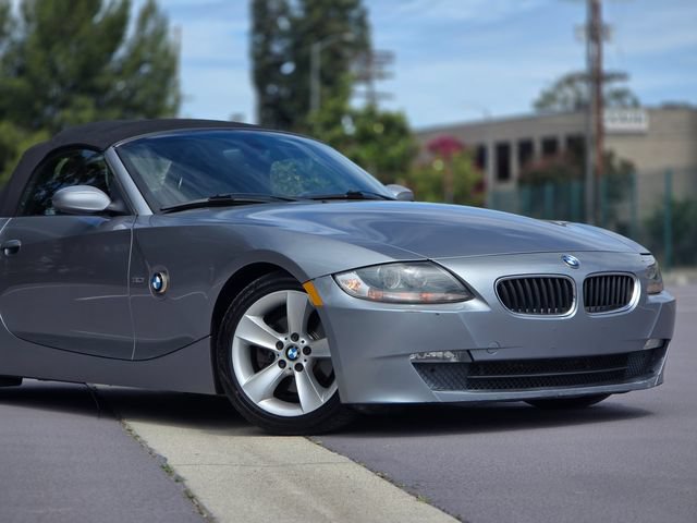 Used 2006 BMW Z4 3.0i RWD image 2