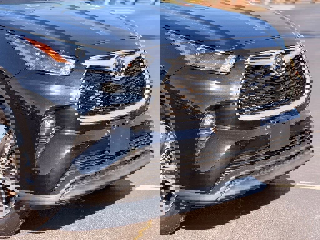 Used 2022 Toyota Highlander XLE image 6