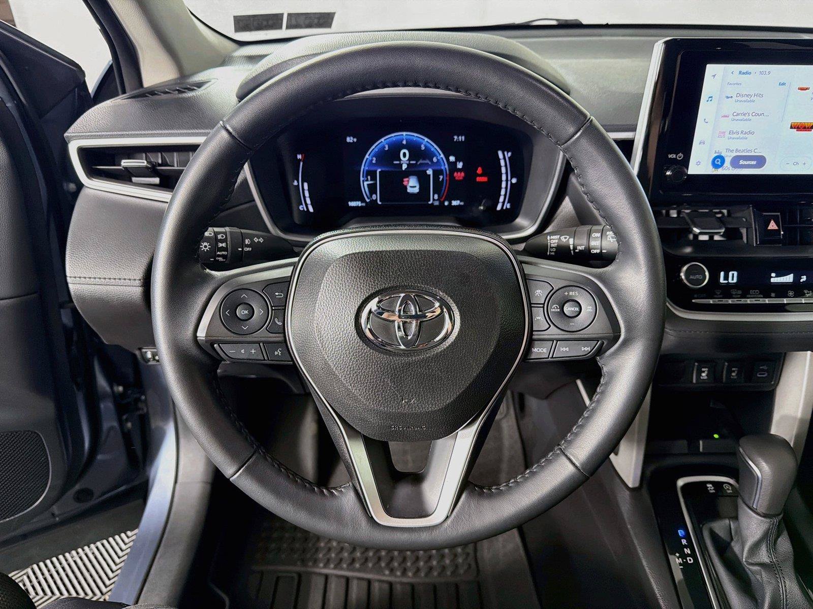 Used 2025 Toyota Corolla Cross XLE AWD/4WD image 3