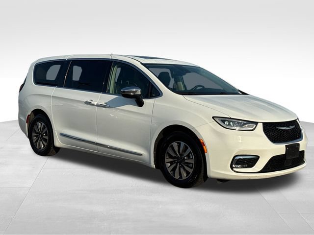 Used 2023 Chrysler Pacifica Limited FWD image 11