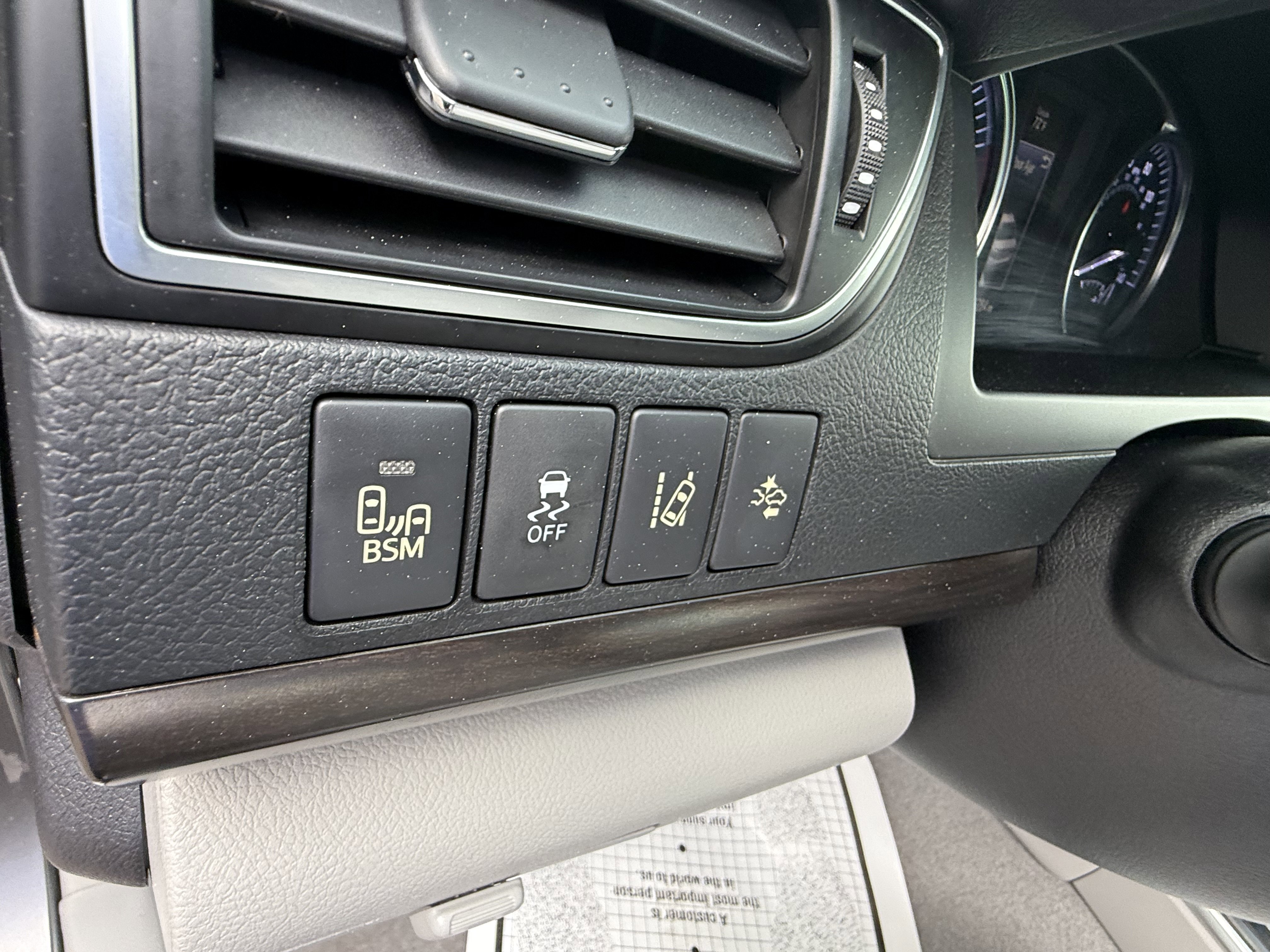Used 2015 Toyota Camry XLE w/ Advanced Technology Package FWD image 15