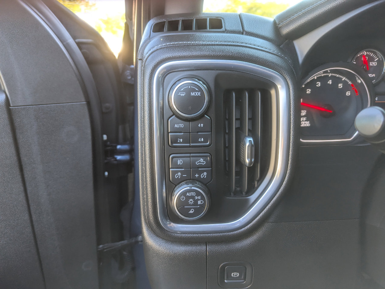 Used 2021 Chevrolet Silverado 1500 LTZ w/ Z71 Off-Road Package image 15