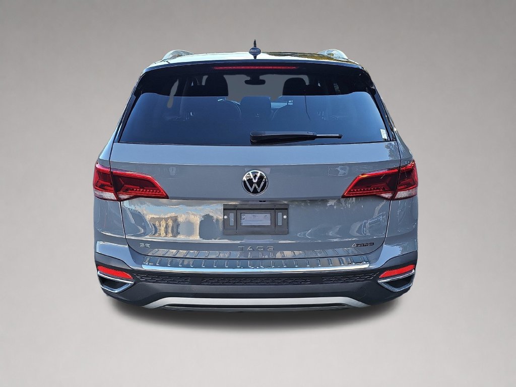 Used 2024 Volkswagen Taos SE w/ Panoramic Sunroof Package AWD/4WD image 4