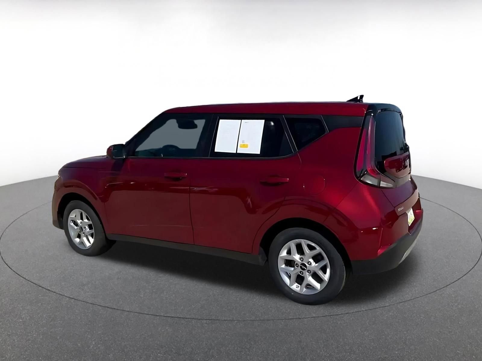 Used 2025 Kia Soul LX w/ LX Technology Package FWD image 10