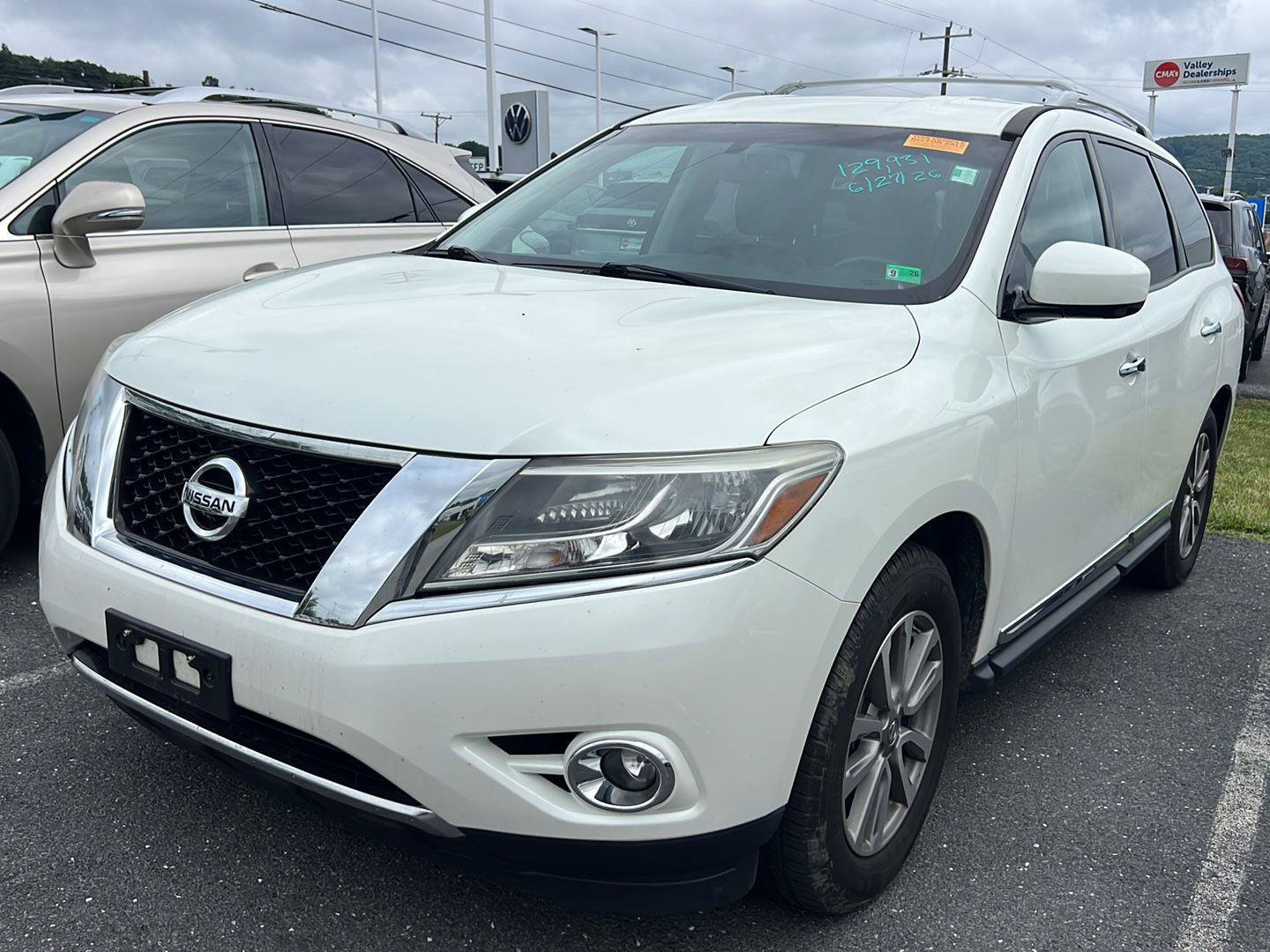 Used 2015 Nissan Pathfinder SL w/ SL Tech Package FWD image 1
