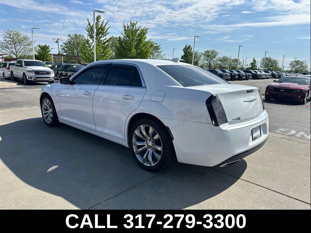Used 2018 Chrysler 300 Touring w/ Chrome Appearance Package RWD image 7