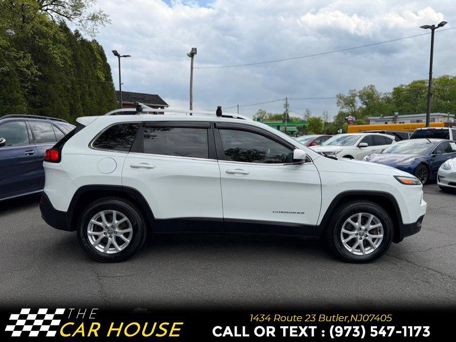 Used 2017 Jeep Cherokee Latitude w/ Comfort & Sound Group AWD/4WD image 9