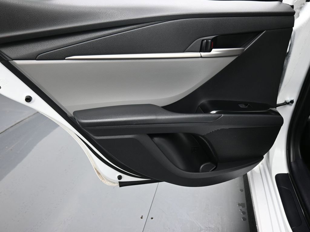 Used 2025 Toyota Camry SE w/ Convenience Package FWD image 12