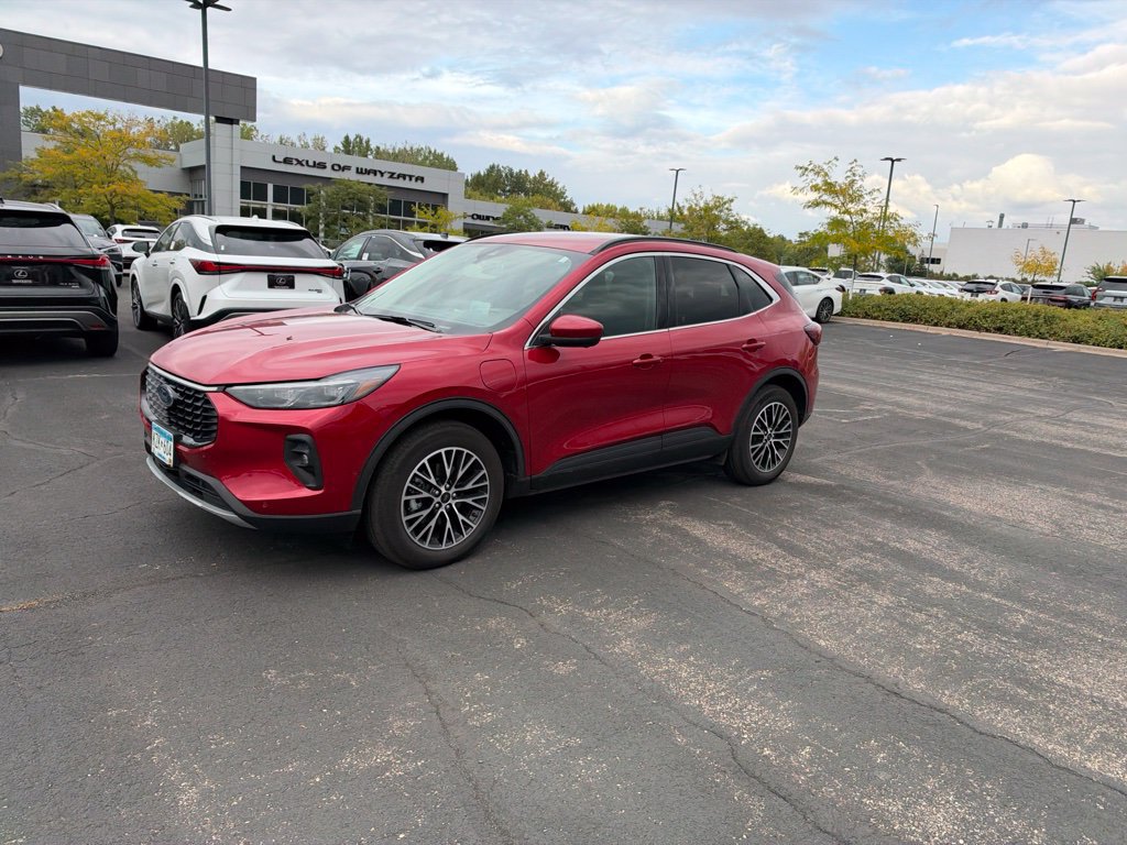 Used 2023 Ford Escape SE w/ PHEV Premium Package FWD image 3